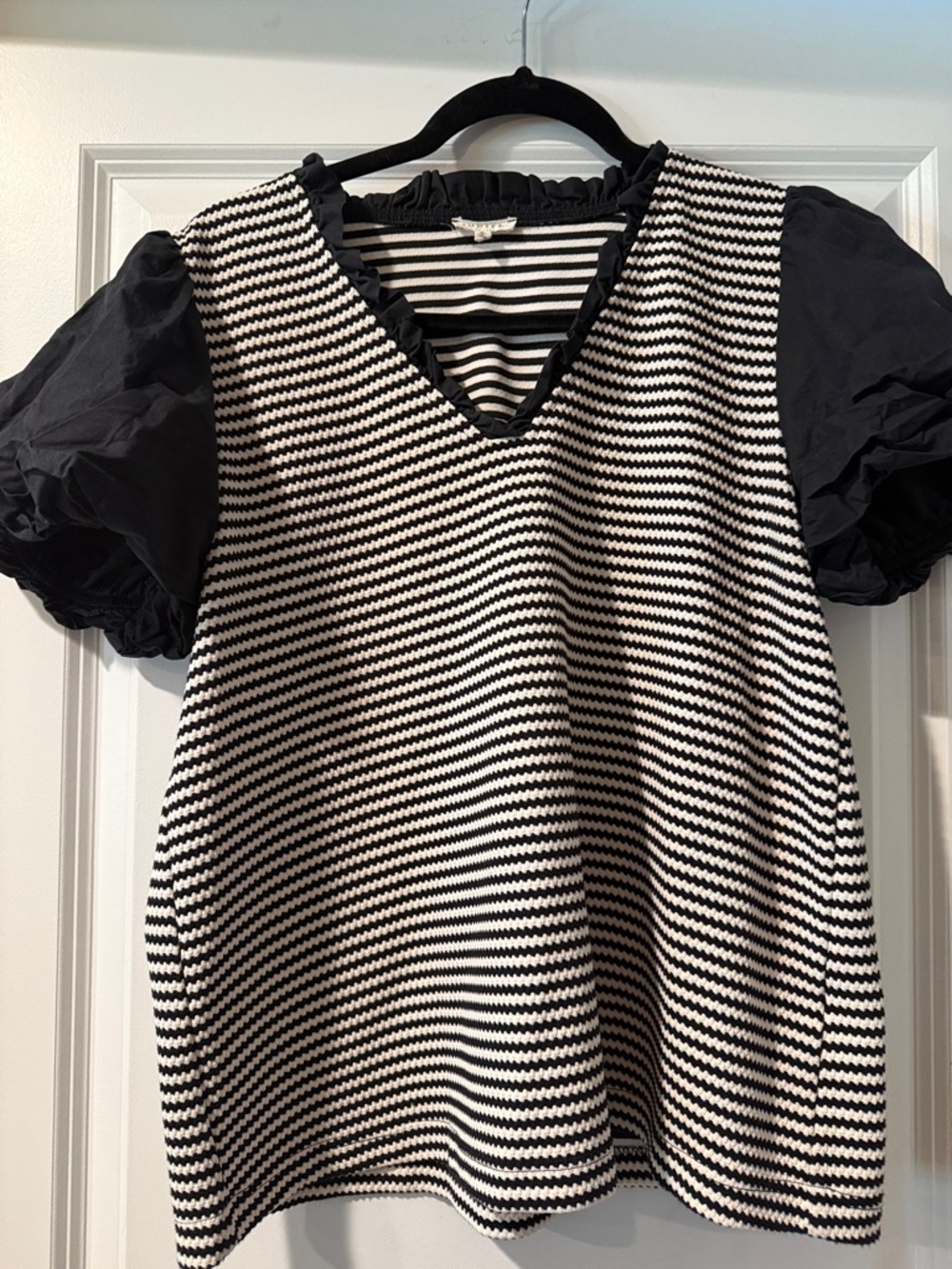 JODIFL Black and White Striped V-Neck Puff Sleeve Top